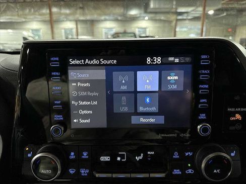 Used 2022 Toyota Highlander XLE image 21