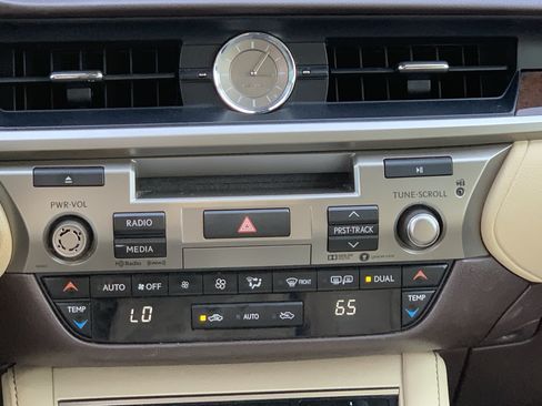 Used 2018 Lexus ES 350 w/ Luxury Package w/Wood Trim FWD image 27