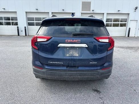 Used 2022 GMC Terrain SLE w/ Driver Convenience Package AWD/4WD image 3
