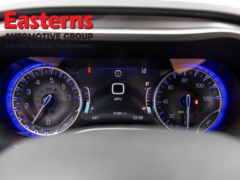 Used 2022 Chrysler Pacifica Touring-L image 18