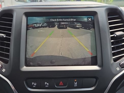 Used 2023 Jeep Cherokee Altitude Lux AWD/4WD image 37
