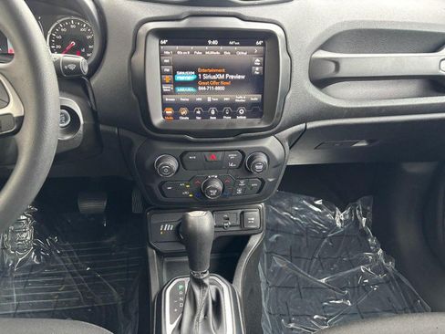 Used 2023 Jeep Renegade Latitude AWD/4WD image 17