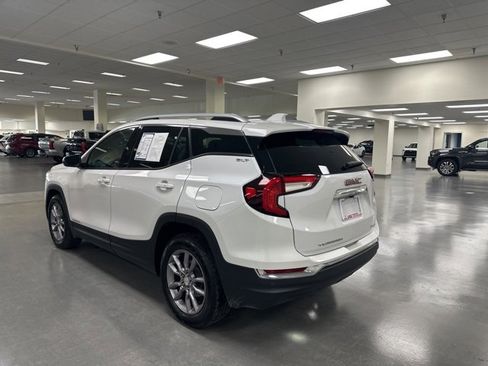 Used 2022 GMC Terrain SLT w/ Infotainment Package II image 5