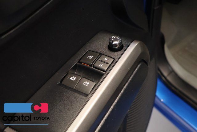 Certified 2018 Toyota Tacoma SR5 AWD/4WD image 12