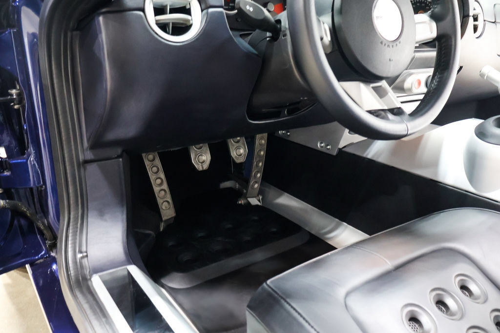 Used 2005 Ford GT RWD image 28