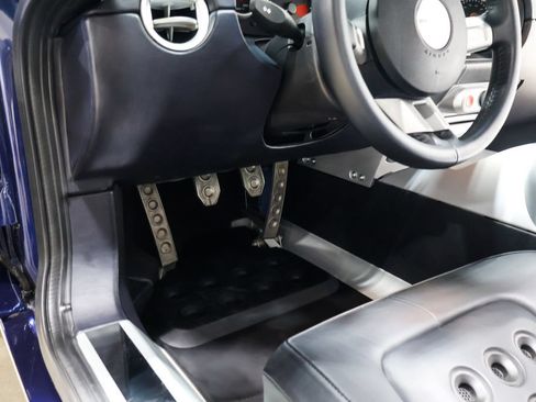 Used 2005 Ford GT RWD image 28