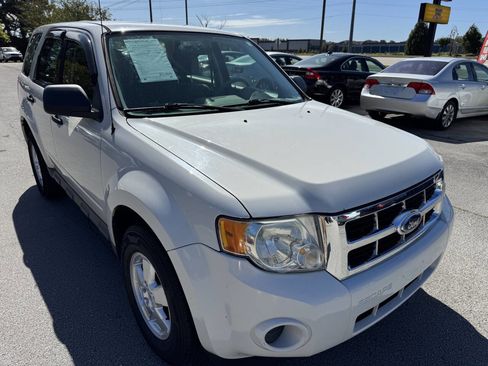 Used 2010 Ford Escape XLS image 3