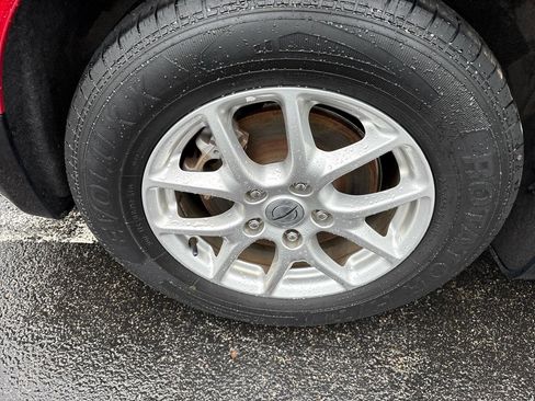 Used 2023 Chrysler Voyager LX FWD image 12