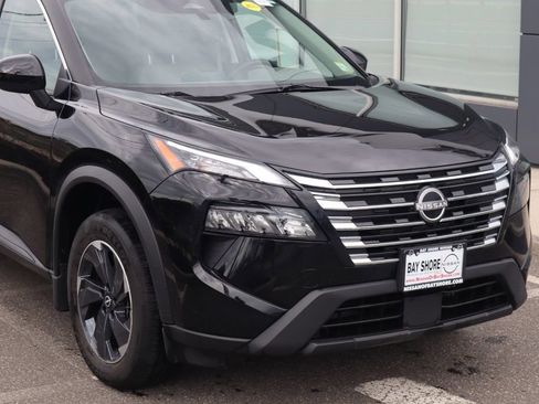 Certified 2025 Nissan Rogue SV AWD/4WD image 4