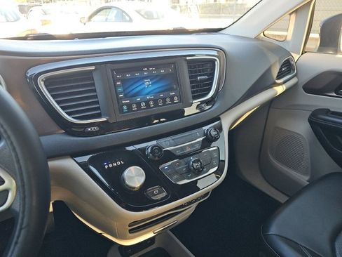 Used 2021 Chrysler Voyager Lxi image 26