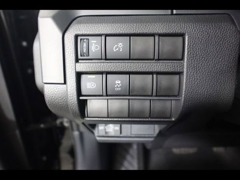Used 2025 Toyota Tacoma SR w/ SR Upgrade Package AWD/4WD image 18