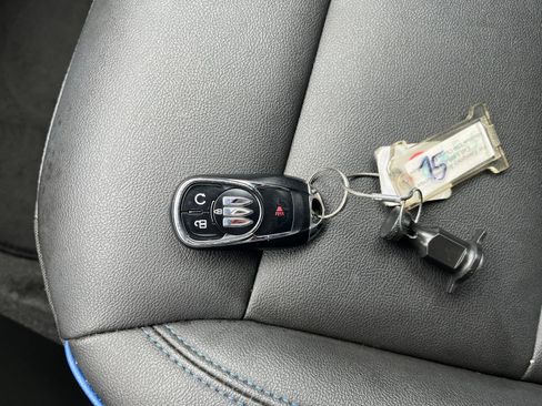 Used 2025 Buick Envista Sport Touring image 22