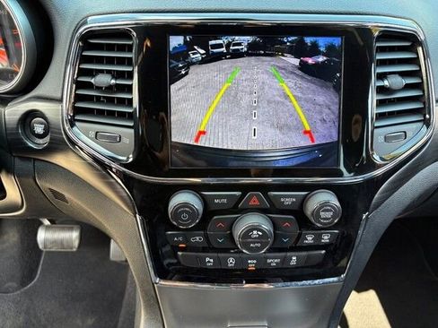 Used 2019 Jeep Grand Cherokee Altitude image 25