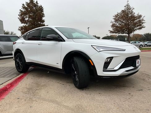 Used 2025 Buick Envista Sport Touring image 5