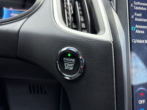 Used 2022 Ford Edge SE w/ Black Appearance Package image 29