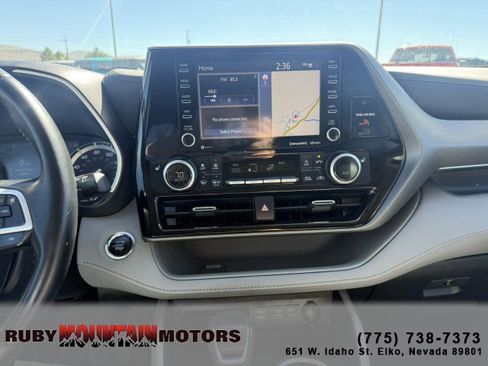 Used 2022 Toyota Highlander XLE image 16