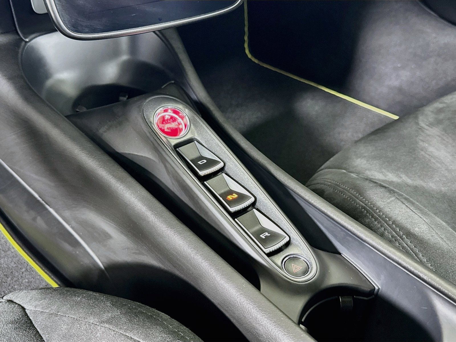 Used 2023 McLaren Artura RWD image 14