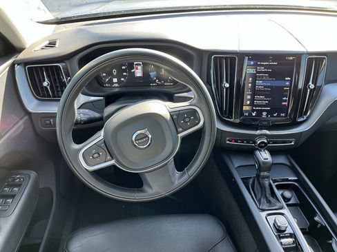 Used 2020 Volvo XC60 T5 Momentum image 12