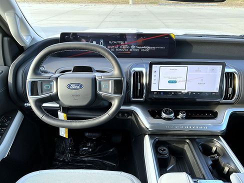 New 2026 Ford Expedition Max Platinum w/ Driver's Package image 11