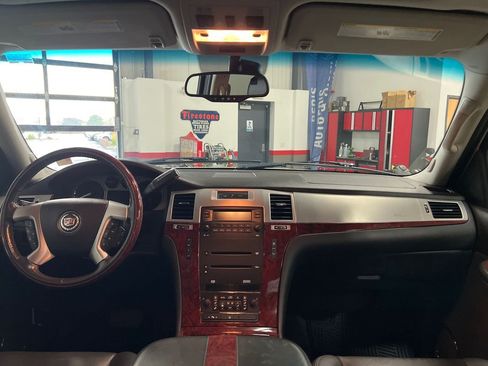 Used 2007 Cadillac Escalade AWD w/ Climate Package image 11