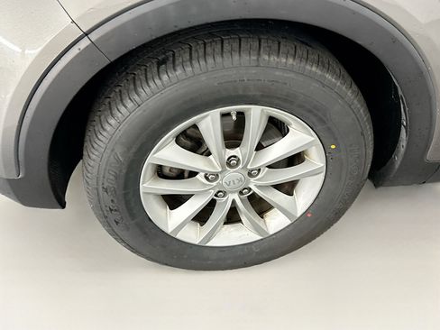 Used 2017 Kia Sorento LX w/ LX Convenience Package image 11