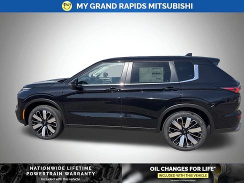New 2026 Mitsubishi Outlander SE AWD/4WD image 6
