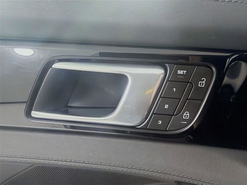 Used 2023 Porsche Panamera 4S image 7
