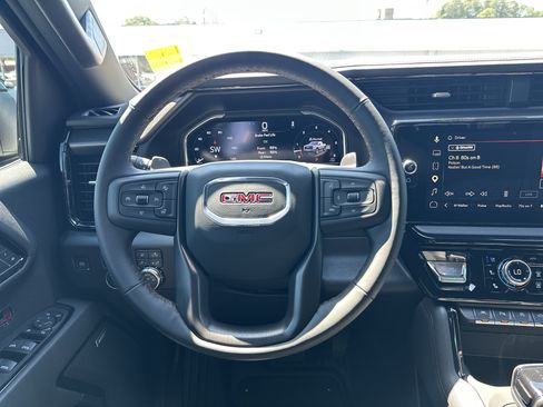 Used 2025 GMC Sierra 1500 AT4 w/ AT4 Premium Package AWD/4WD image 17