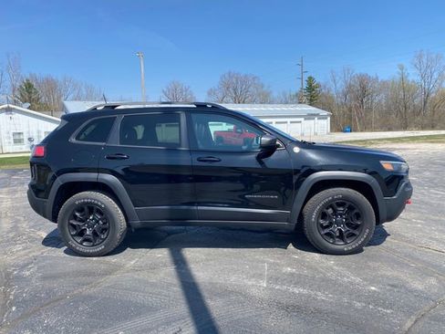 Used 2019 Jeep Cherokee Trailhawk AWD/4WD image 3
