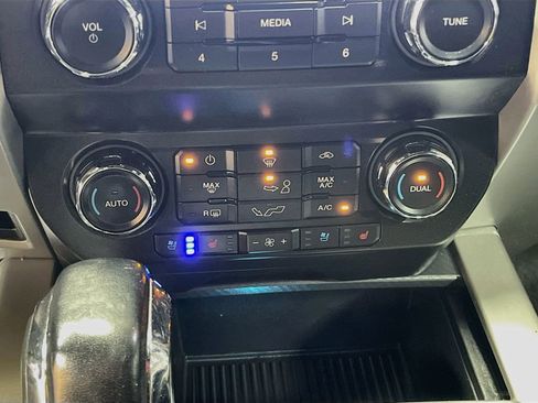 Used 2019 Ford F150 Lariat image 16