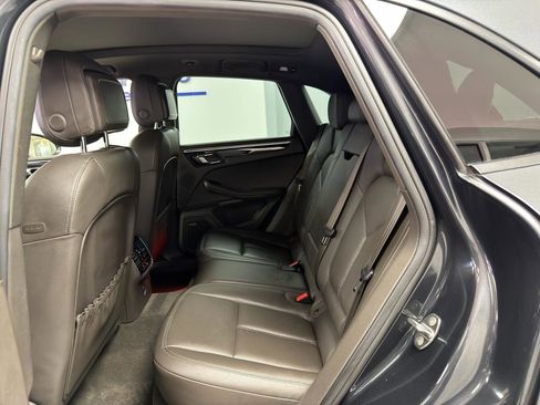 Used 2020 Porsche Macan w/ Premium Package Plus image 31