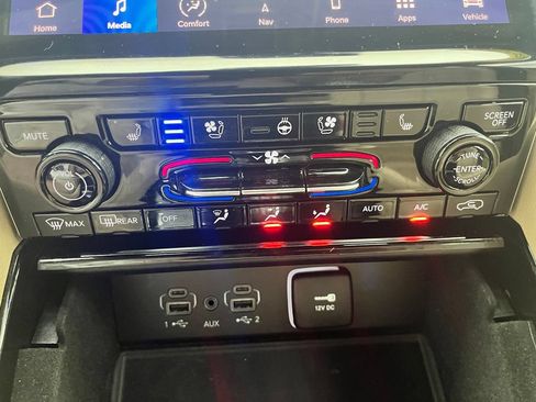 Used 2023 Jeep Grand Cherokee L Limited w/ Luxury Tech Group II AWD/4WD image 26