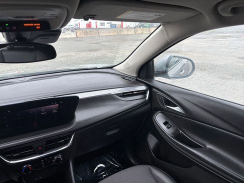 Used 2025 Buick Encore GX Preferred FWD image 32