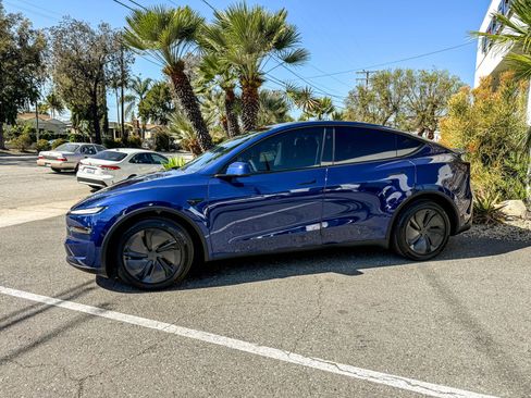 Used 2026 Tesla Model Y Long Range image 5