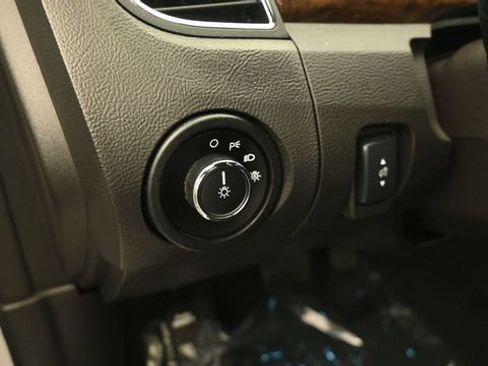 Used 2018 Ford Taurus Limited FWD image 14
