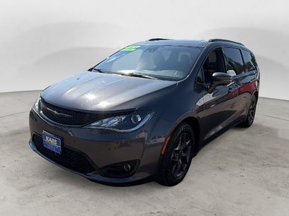 Used 2020 Chrysler Pacifica Limited w/ Advanced Safetytec Group