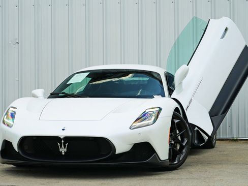 Used 2023 Maserati MC20 Coupe image 2