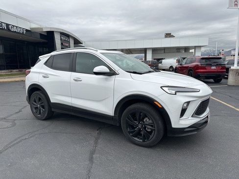 Used 2024 Buick Encore GX Sport Touring image 3