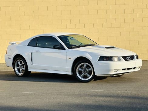 Used 2002 Ford Mustang GT RWD image 2
