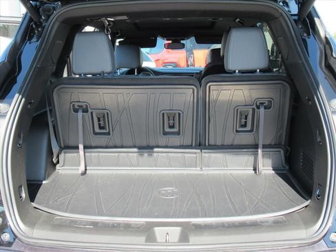 Used 2024 Buick Enclave Essence w/ Experience Buick Package image 32