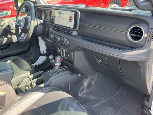 Used 2024 Jeep Wrangler Unlimited Sahara w/ Technology Group AWD/4WD image 24