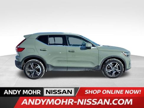 Used 2023 Volvo XC40 B5 Plus image 27