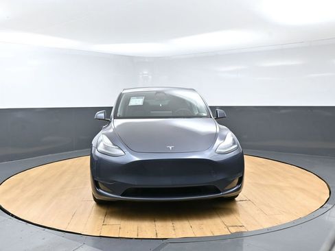 Used 2023 Tesla Model Y Long Range AWD/4WD image 3