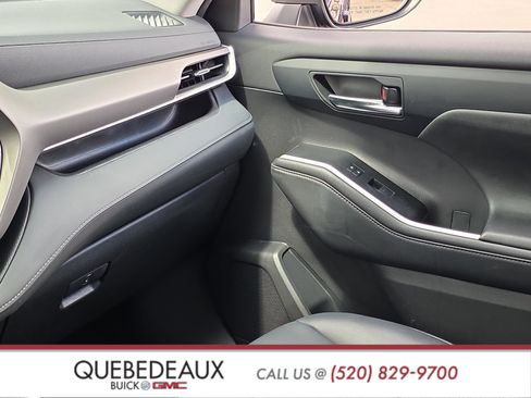 Used 2022 Toyota Highlander XLE FWD image 24