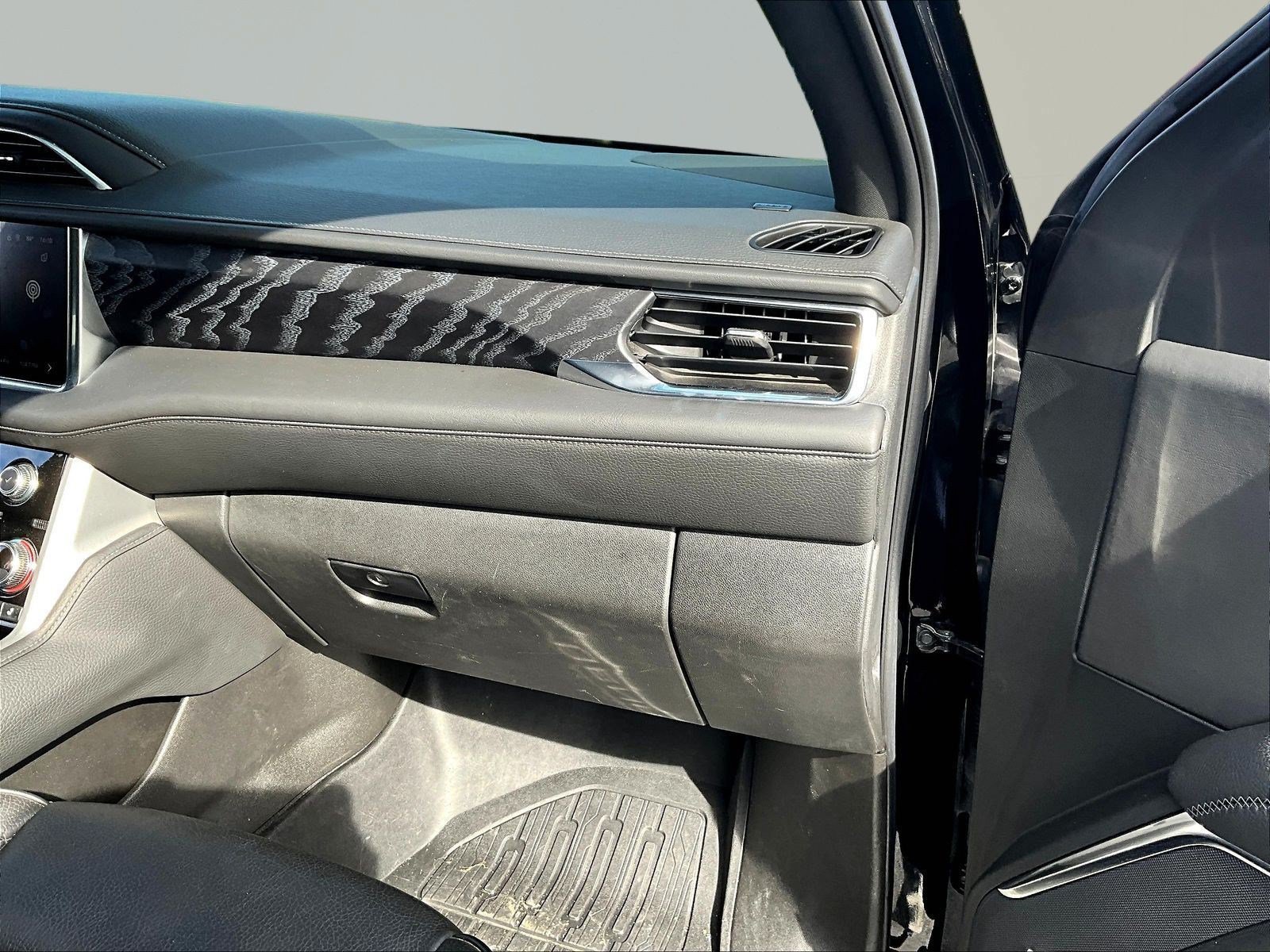 Used 2022 GMC Yukon XL Denali AWD/4WD image 27