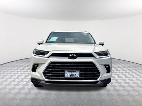 Used 2024 Toyota Grand Highlander AWD image 2