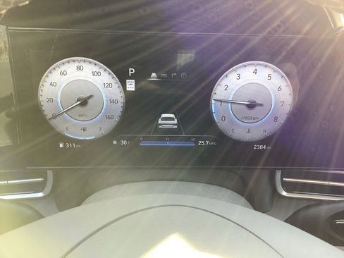 Used 2025 Hyundai Elantra SEL image 16