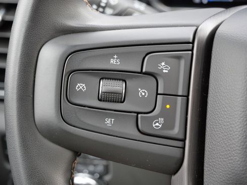 Used 2025 GMC Sierra 2500 AT4 image 39