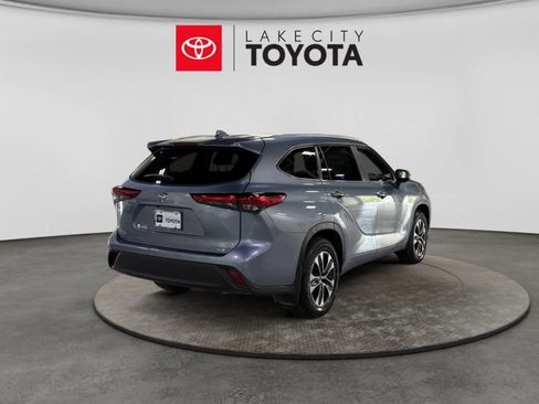 Used 2023 Toyota Highlander XLE FWD image 9