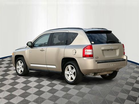 Used 2010 Jeep Compass Sport image 4